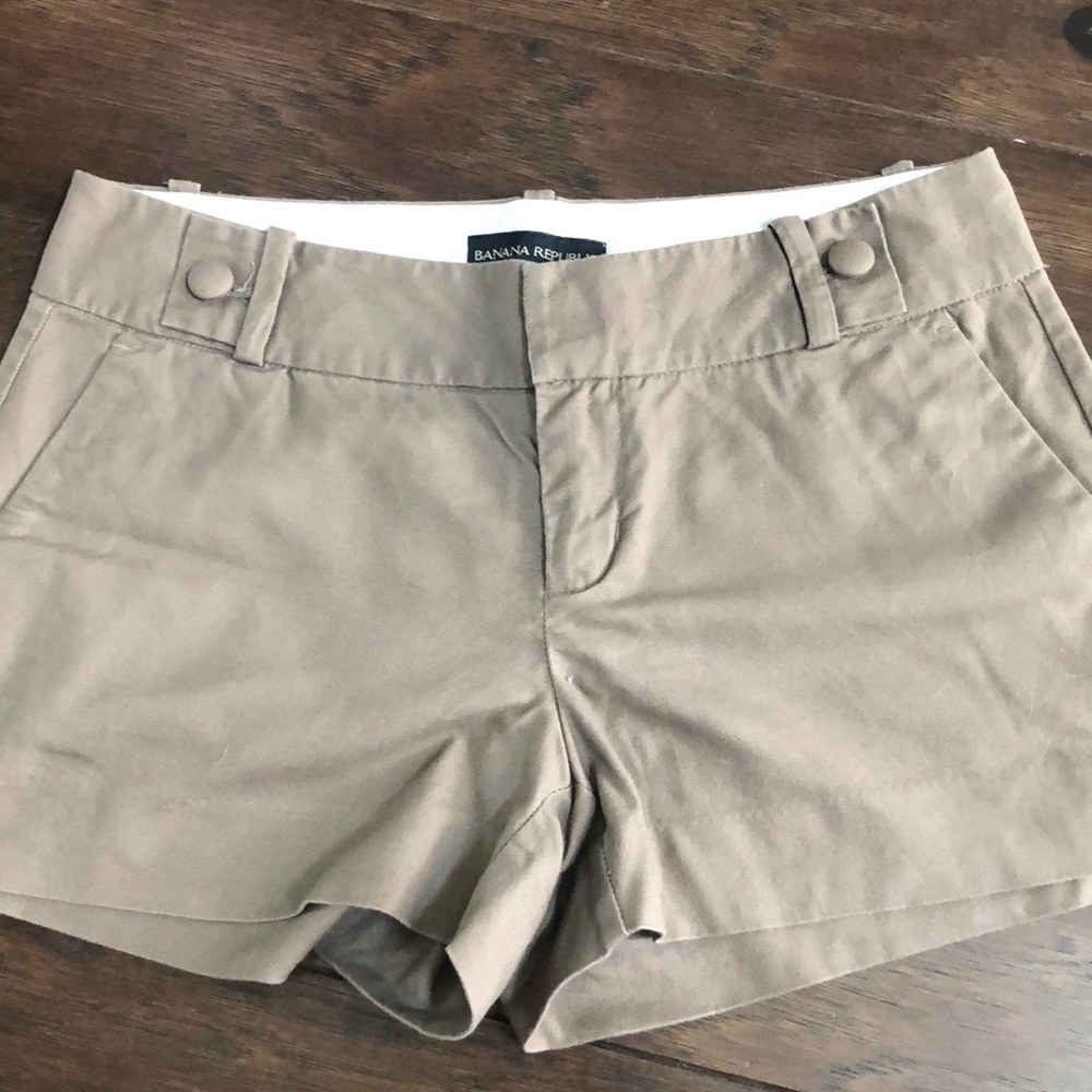Banana Republic size 2 brown shorts